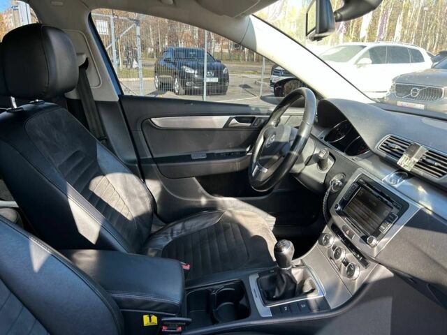 Синій Фольксваген Пассат Варіант, об'ємом двигуна 2 л та пробігом 172 тис. км за 10400 $, фото 14 на Automoto.ua