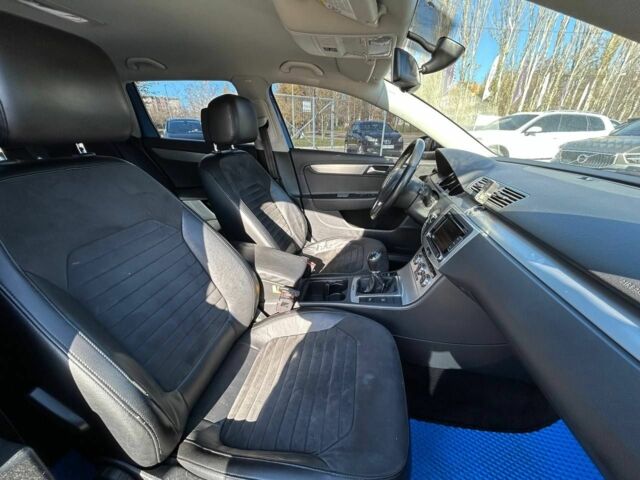 Синій Фольксваген Пассат Варіант, об'ємом двигуна 2 л та пробігом 172 тис. км за 10400 $, фото 15 на Automoto.ua