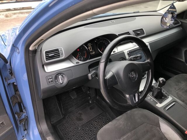 Фольксваген Пассат Варіант 2014 у Софіївська Борщагівка на Automoto.ua Синій Фольксваген Пассат Варіант, об'ємом двигуна 2 л та пробігом 225 тис. км за 9500 $, фото 19 на Automoto.ua