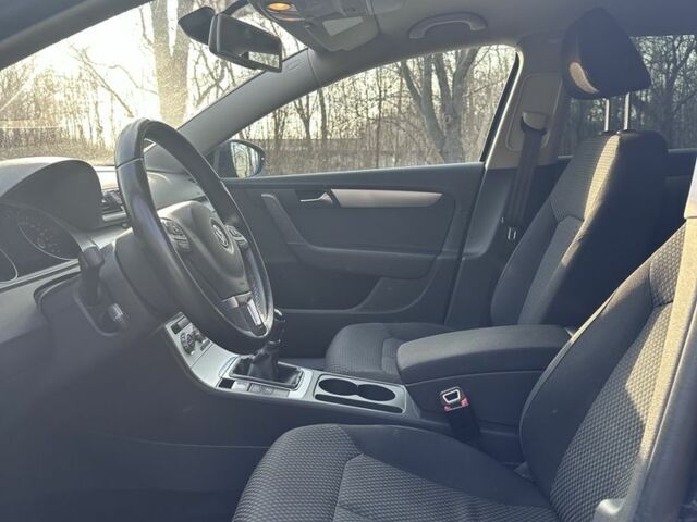 Синий Фольксваген Пассат Вариант, объемом двигателя 1.6 л и пробегом 331 тыс. км за 9300 $, фото 8 на Automoto.ua