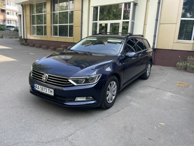 Синий Фольксваген Пассат Вариант, объемом двигателя 1.6 л и пробегом 290 тыс. км за 11700 $, фото 1 на Automoto.ua