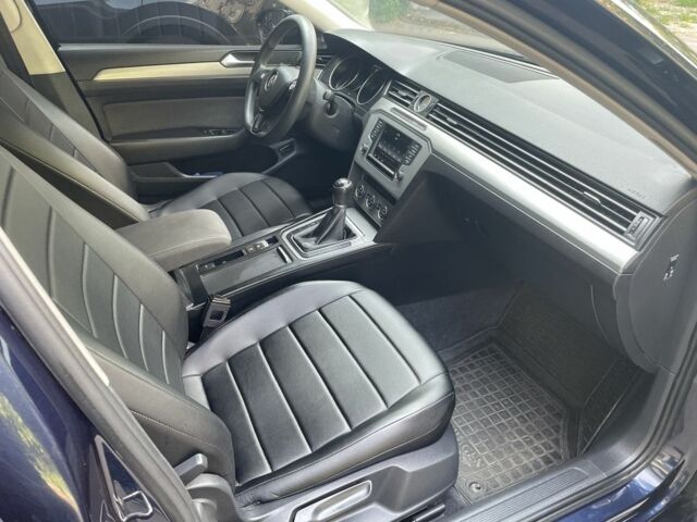 Синий Фольксваген Пассат Вариант, объемом двигателя 1.6 л и пробегом 290 тыс. км за 11700 $, фото 7 на Automoto.ua