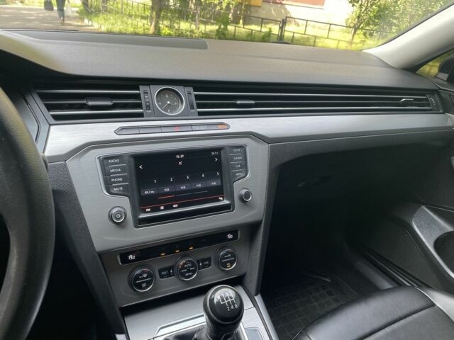 Синий Фольксваген Пассат Вариант, объемом двигателя 1.6 л и пробегом 290 тыс. км за 11700 $, фото 12 на Automoto.ua