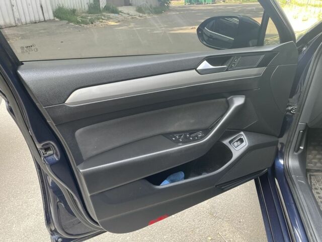 Синий Фольксваген Пассат Вариант, объемом двигателя 1.6 л и пробегом 290 тыс. км за 11700 $, фото 10 на Automoto.ua