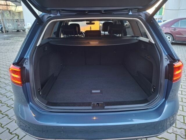 Синий Фольксваген Пассат Вариант, объемом двигателя 2 л и пробегом 270 тыс. км за 335 $, фото 2 на Automoto.ua