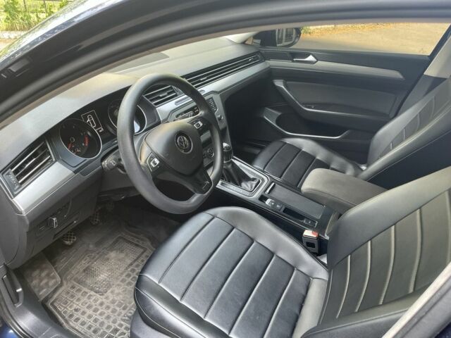 Синий Фольксваген Пассат Вариант, объемом двигателя 1.6 л и пробегом 290 тыс. км за 11700 $, фото 6 на Automoto.ua