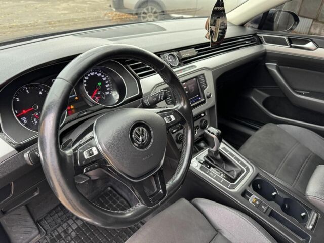 Синій Фольксваген Пассат Варіант, об'ємом двигуна 2 л та пробігом 318 тис. км за 13700 $, фото 4 на Automoto.ua