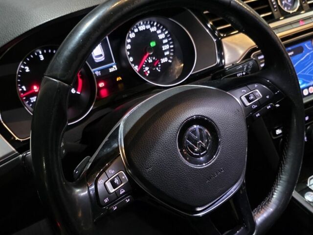 Синій Фольксваген Пассат Варіант, об'ємом двигуна 2 л та пробігом 300 тис. км за 17900 $, фото 5 на Automoto.ua