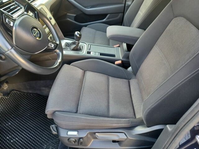 Синий Фольксваген Пассат Вариант, объемом двигателя 1.6 л и пробегом 205 тыс. км за 14200 $, фото 6 на Automoto.ua