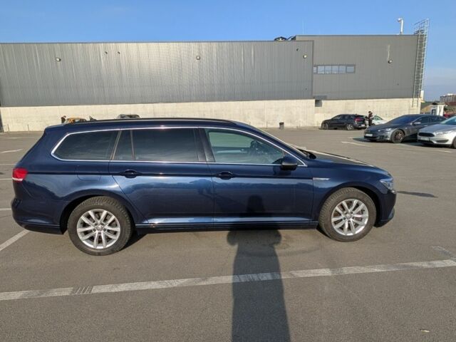 Синий Фольксваген Пассат Вариант, объемом двигателя 2 л и пробегом 295 тыс. км за 15999 $, фото 2 на Automoto.ua