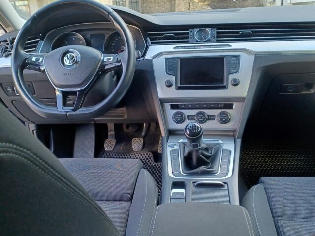 Синий Фольксваген Пассат Вариант, объемом двигателя 1.6 л и пробегом 205 тыс. км за 14200 $, фото 4 на Automoto.ua