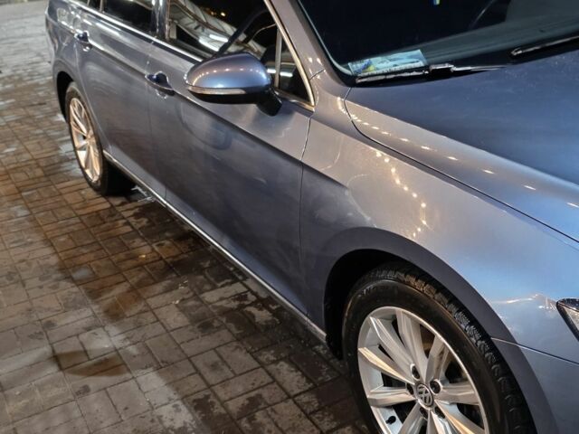 Синій Фольксваген Пассат Варіант, об'ємом двигуна 2 л та пробігом 300 тис. км за 17900 $, фото 1 на Automoto.ua