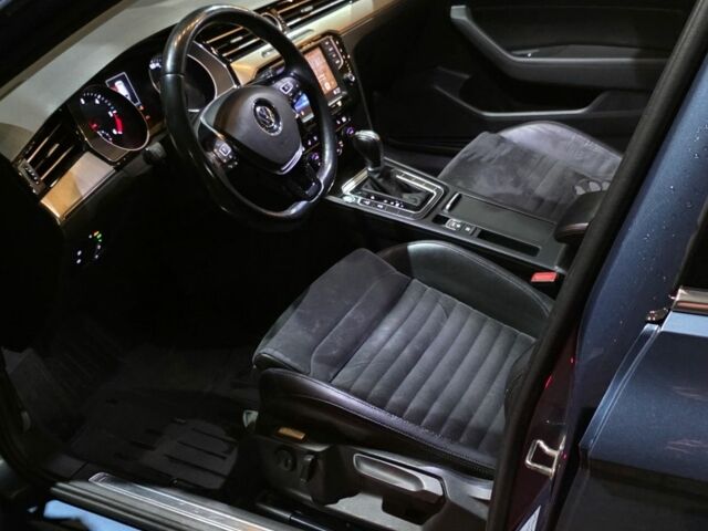 Синій Фольксваген Пассат Варіант, об'ємом двигуна 2 л та пробігом 300 тис. км за 17900 $, фото 7 на Automoto.ua