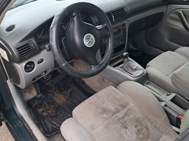 Зелений Фольксваген Пассат Варіант, об'ємом двигуна 0 л та пробігом 500 тис. км за 1650 $, фото 10 на Automoto.ua