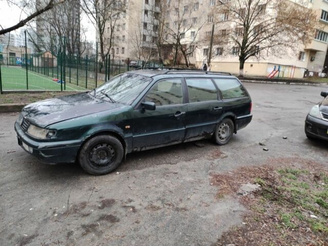 Зеленый Фольксваген Пассат Вариант, объемом двигателя 0 л и пробегом 300 тыс. км за 1150 $, фото 1 на Automoto.ua