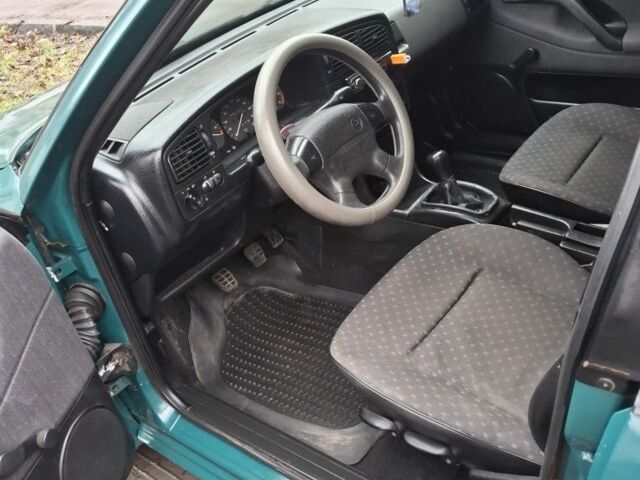 Зелений Фольксваген Пассат Варіант, об'ємом двигуна 0 л та пробігом 250 тис. км за 1500 $, фото 7 на Automoto.ua