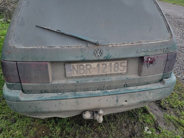 Зеленый Фольксваген Пассат Вариант, объемом двигателя 1.9 л и пробегом 300 тыс. км за 357 $, фото 1 на Automoto.ua