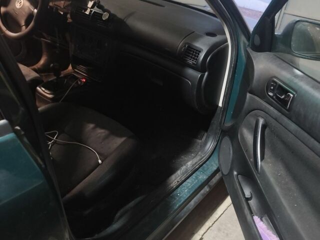 Зеленый Фольксваген Пассат Вариант, объемом двигателя 1.9 л и пробегом 440 тыс. км за 2000 $, фото 1 на Automoto.ua