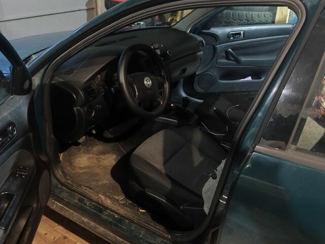 Зелений Фольксваген Пассат Варіант, об'ємом двигуна 1.9 л та пробігом 440 тис. км за 2000 $, фото 5 на Automoto.ua