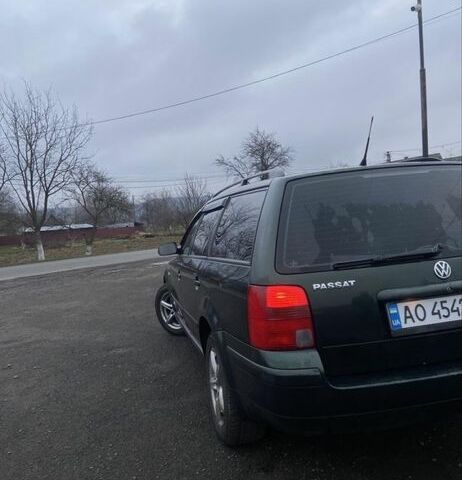 Зеленый Фольксваген Пассат Вариант, объемом двигателя 1.8 л и пробегом 338 тыс. км за 2300 $, фото 2 на Automoto.ua