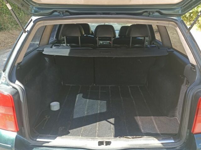 Зелений Фольксваген Пассат Варіант, об'ємом двигуна 2.5 л та пробігом 336 тис. км за 3000 $, фото 3 на Automoto.ua