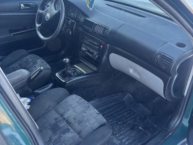 Зеленый Фольксваген Пассат Вариант, объемом двигателя 1.8 л и пробегом 350 тыс. км за 1399 $, фото 5 на Automoto.ua