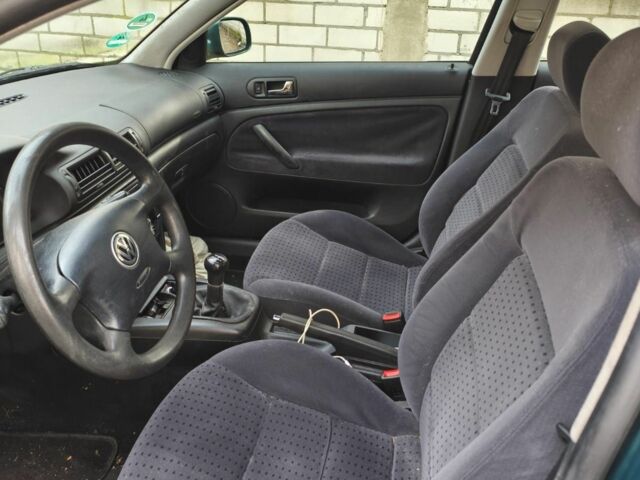 Зелений Фольксваген Пассат Варіант, об'ємом двигуна 1.6 л та пробігом 270 тис. км за 1786 $, фото 2 на Automoto.ua