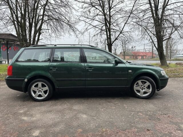 Зеленый Фольксваген Пассат Вариант, объемом двигателя 1.6 л и пробегом 300 тыс. км за 3300 $, фото 5 на Automoto.ua