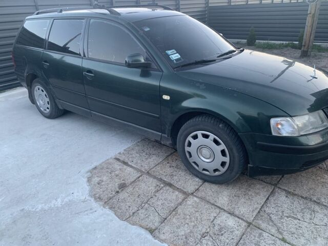 Зелений Фольксваген Пассат Варіант, об'ємом двигуна 1.9 л та пробігом 500 тис. км за 1599 $, фото 4 на Automoto.ua