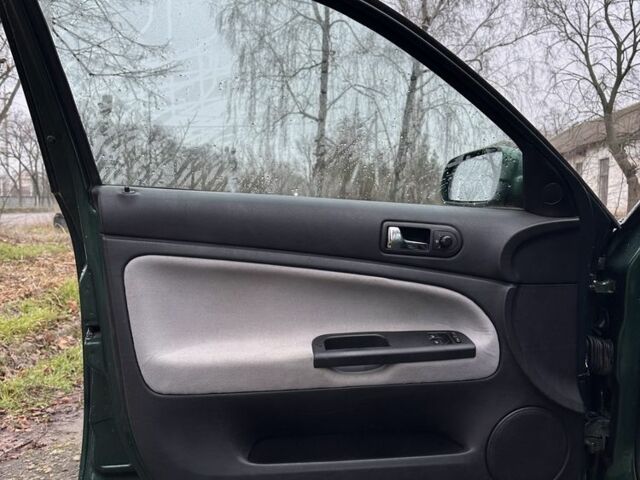 Зеленый Фольксваген Пассат Вариант, объемом двигателя 1.6 л и пробегом 300 тыс. км за 3300 $, фото 9 на Automoto.ua