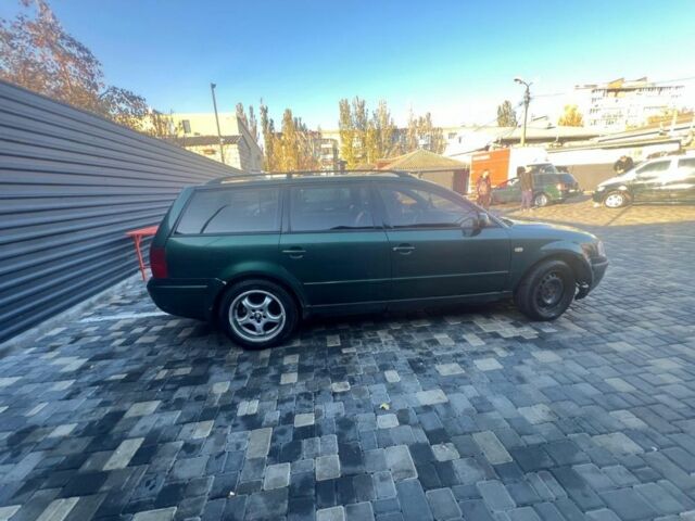 Зеленый Фольксваген Пассат Вариант, объемом двигателя 2.5 л и пробегом 237 тыс. км за 1800 $, фото 2 на Automoto.ua