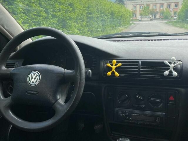 Зелений Фольксваген Пассат Варіант, об'ємом двигуна 1.6 л та пробігом 360 тис. км за 2400 $, фото 4 на Automoto.ua