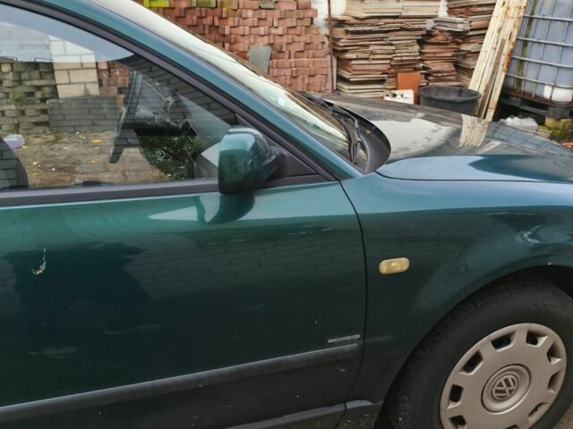 Зелений Фольксваген Пассат Варіант, об'ємом двигуна 1.6 л та пробігом 270 тис. км за 1786 $, фото 4 на Automoto.ua