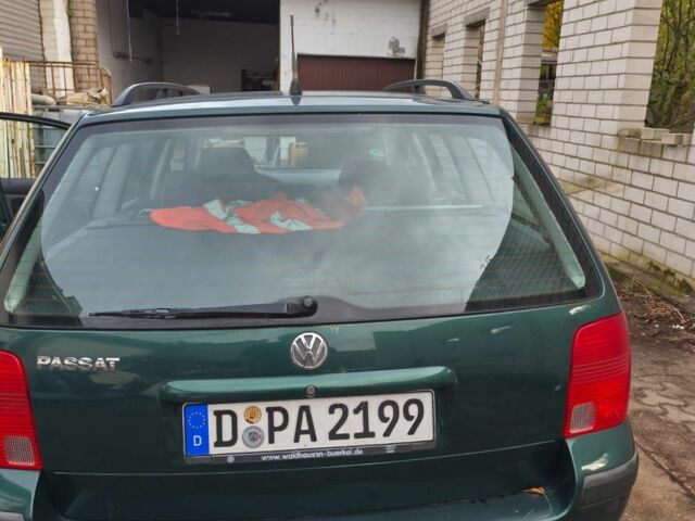 Зелений Фольксваген Пассат Варіант, об'ємом двигуна 1.6 л та пробігом 270 тис. км за 1786 $, фото 3 на Automoto.ua