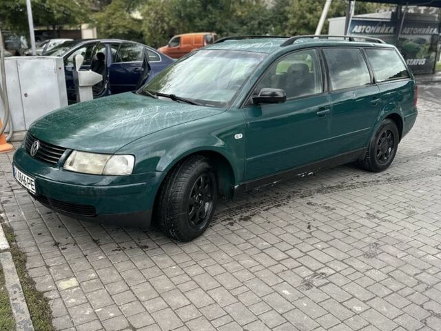 Зеленый Фольксваген Пассат Вариант, объемом двигателя 2.5 л и пробегом 349 тыс. км за 2550 $, фото 4 на Automoto.ua