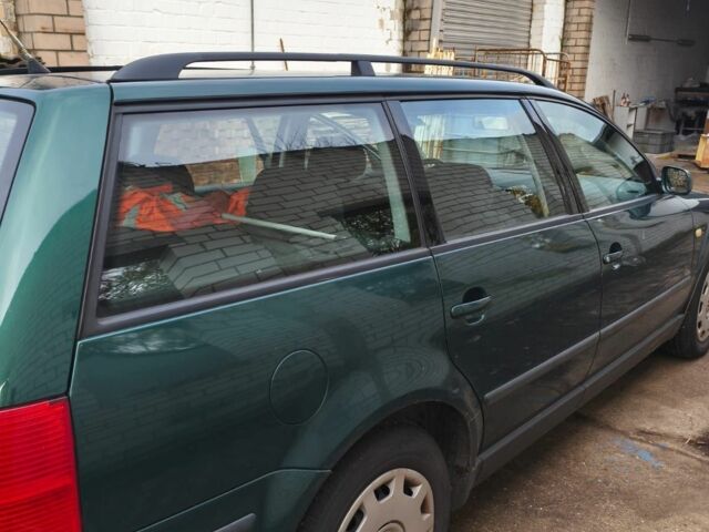 Зелений Фольксваген Пассат Варіант, об'ємом двигуна 1.6 л та пробігом 270 тис. км за 1786 $, фото 5 на Automoto.ua