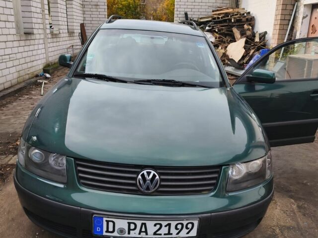 Зелений Фольксваген Пассат Варіант, об'ємом двигуна 1.6 л та пробігом 270 тис. км за 1786 $, фото 6 на Automoto.ua