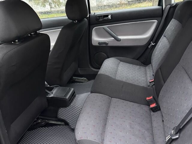 Зеленый Фольксваген Пассат Вариант, объемом двигателя 1.6 л и пробегом 300 тыс. км за 3300 $, фото 10 на Automoto.ua