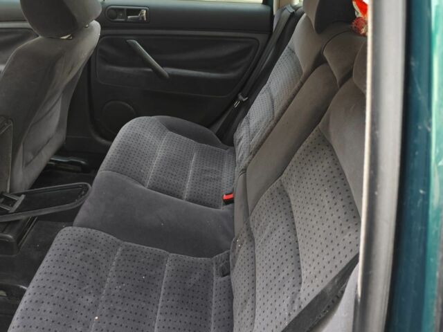 Зелений Фольксваген Пассат Варіант, об'ємом двигуна 1.6 л та пробігом 270 тис. км за 1786 $, фото 1 на Automoto.ua