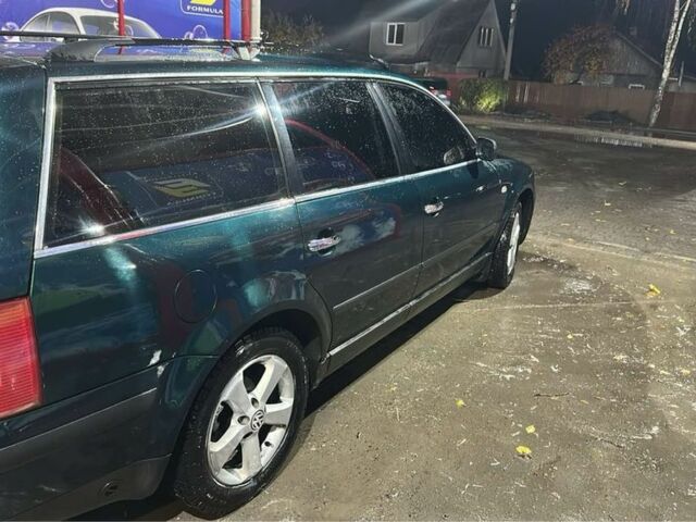 Зеленый Фольксваген Пассат Вариант, объемом двигателя 2 л и пробегом 292 тыс. км за 4200 $, фото 3 на Automoto.ua