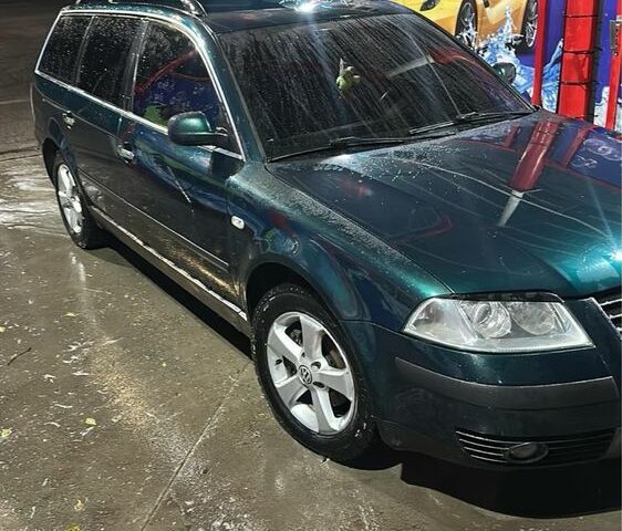 Зеленый Фольксваген Пассат Вариант, объемом двигателя 2 л и пробегом 292 тыс. км за 4200 $, фото 4 на Automoto.ua