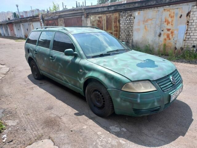 Зелений Фольксваген Пассат Варіант, об'ємом двигуна 1 л та пробігом 370 тис. км за 800 $, фото 1 на Automoto.ua