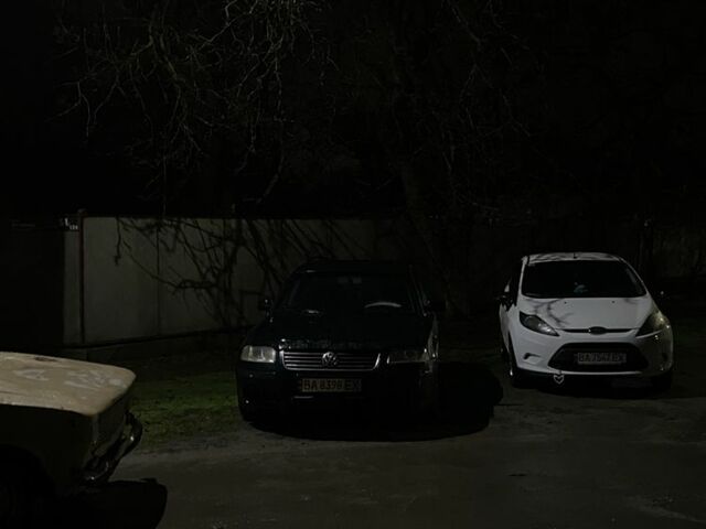 Зеленый Фольксваген Пассат Вариант, объемом двигателя 2 л и пробегом 412 тыс. км за 2650 $, фото 1 на Automoto.ua