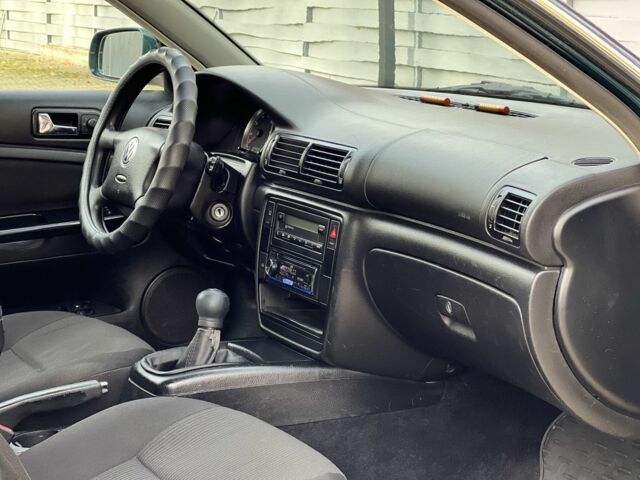 Зеленый Фольксваген Пассат Вариант, объемом двигателя 2 л и пробегом 326 тыс. км за 3700 $, фото 17 на Automoto.ua