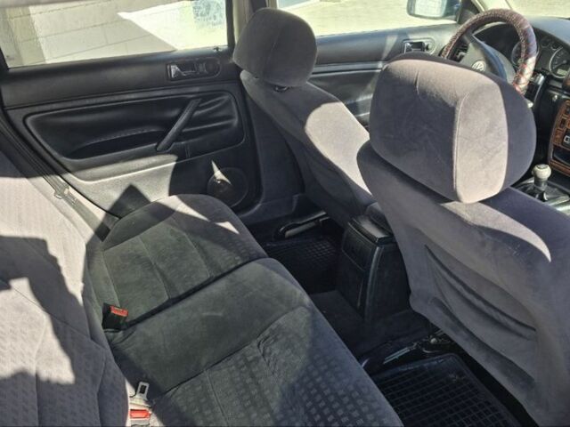 Зелений Фольксваген Пассат Варіант, об'ємом двигуна 0 л та пробігом 450 тис. км за 2000 $, фото 3 на Automoto.ua