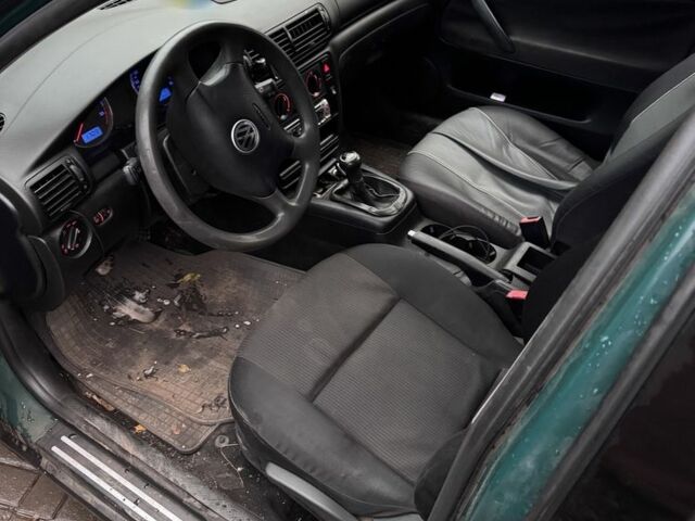 Зелений Фольксваген Пассат Варіант, об'ємом двигуна 1.9 л та пробігом 284 тис. км за 2616 $, фото 2 на Automoto.ua