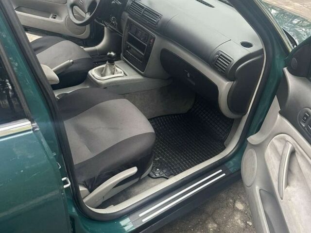 Зеленый Фольксваген Пассат Вариант, объемом двигателя 1.9 л и пробегом 200 тыс. км за 2250 $, фото 4 на Automoto.ua