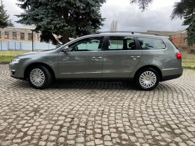 Зеленый Фольксваген Пассат Вариант, объемом двигателя 2 л и пробегом 295 тыс. км за 5000 $, фото 1 на Automoto.ua