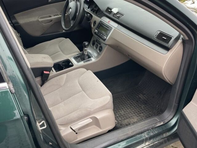 Зеленый Фольксваген Пассат Вариант, объемом двигателя 2 л и пробегом 400 тыс. км за 3700 $, фото 6 на Automoto.ua