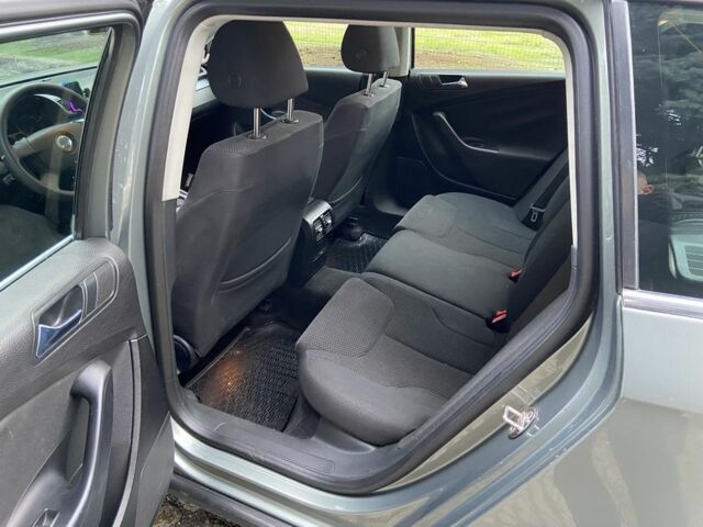 Зеленый Фольксваген Пассат Вариант, объемом двигателя 2 л и пробегом 295 тыс. км за 5000 $, фото 9 на Automoto.ua